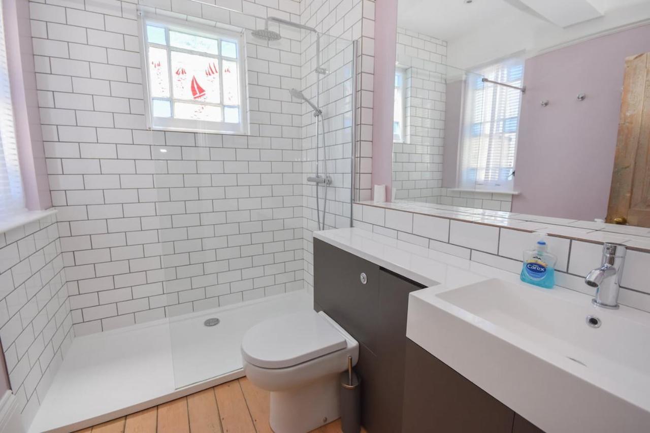 Arden Villa, Sleeps 8, Moments From The Golden Sandy Beach Of Ryde Ryde  Exterior photo