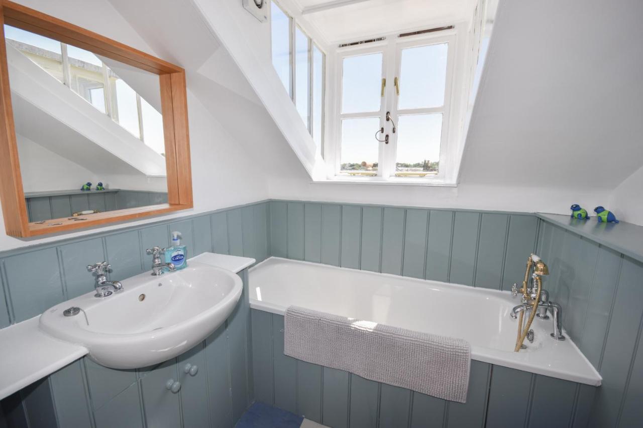 Arden Villa, Sleeps 8, Moments From The Golden Sandy Beach Of Ryde Ryde  Exterior photo