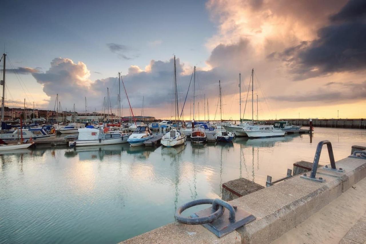 Arden Villa, Sleeps 8, Moments From The Golden Sandy Beach Of Ryde Ryde  Exterior photo